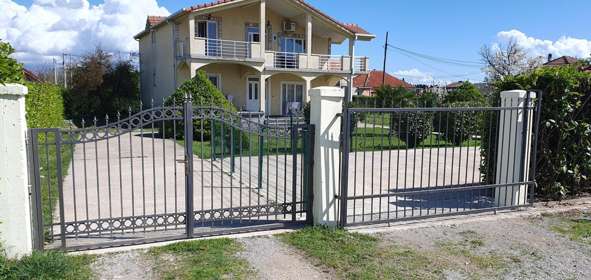 Cozzy Apartment Near The Aiport Podgorica Mitrovici  Bagian luar foto