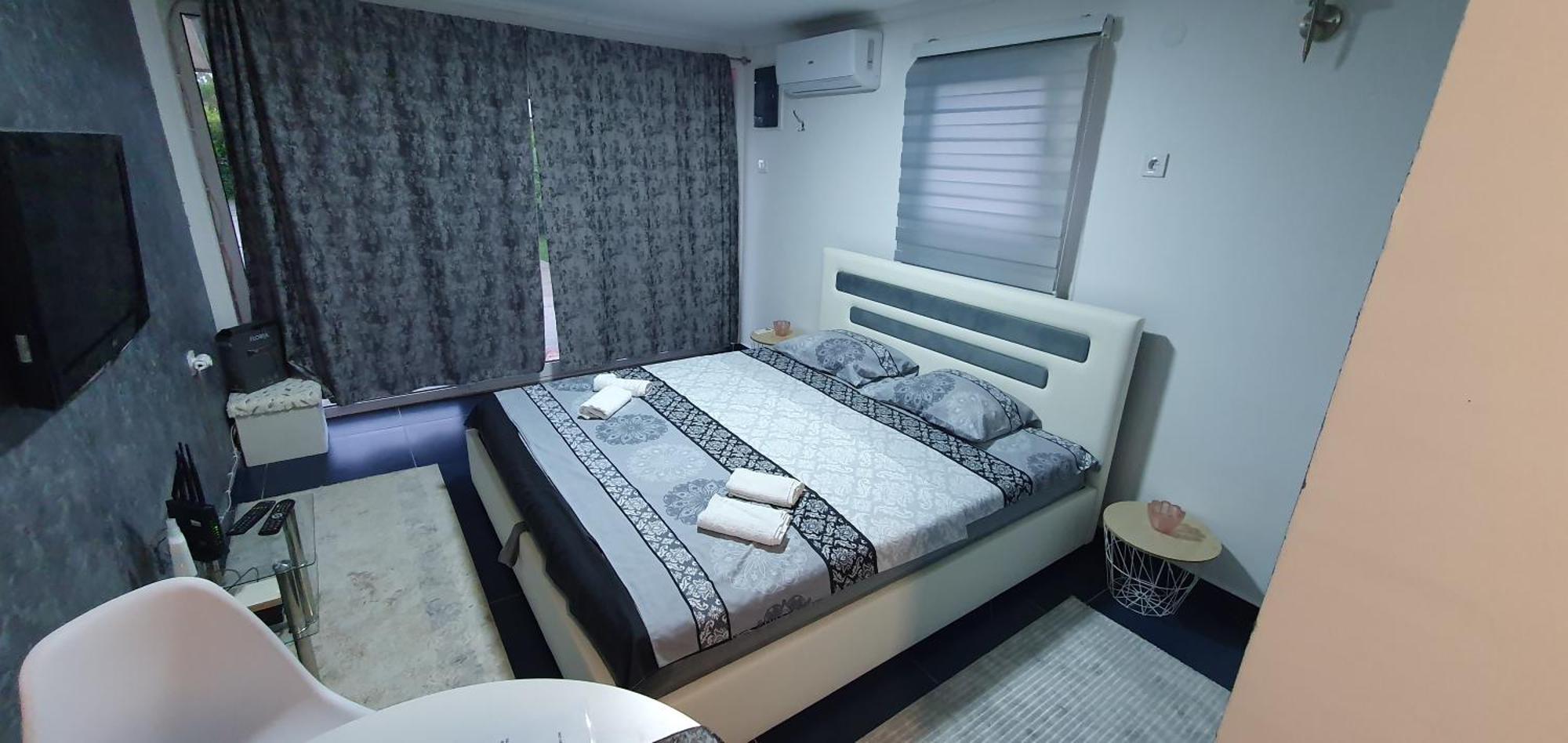 Cozzy Apartment Near The Aiport Podgorica Mitrovici  Bagian luar foto