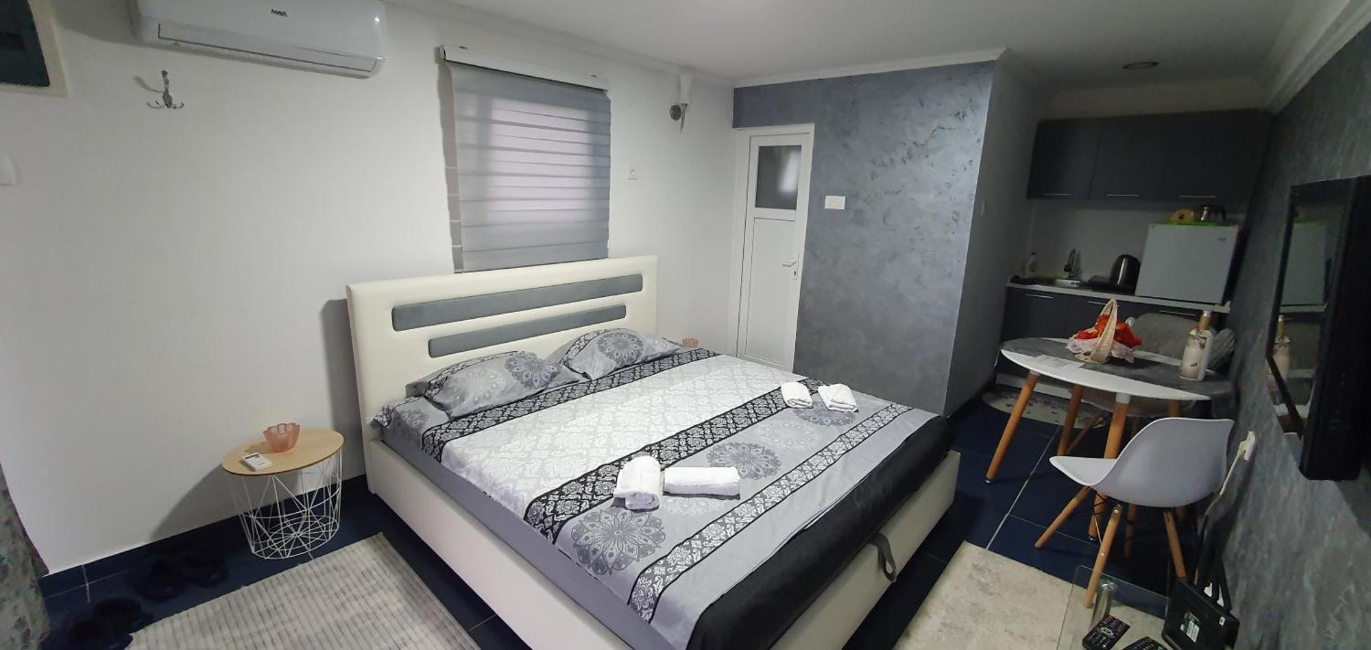 Cozzy Apartment Near The Aiport Podgorica Mitrovici  Bagian luar foto